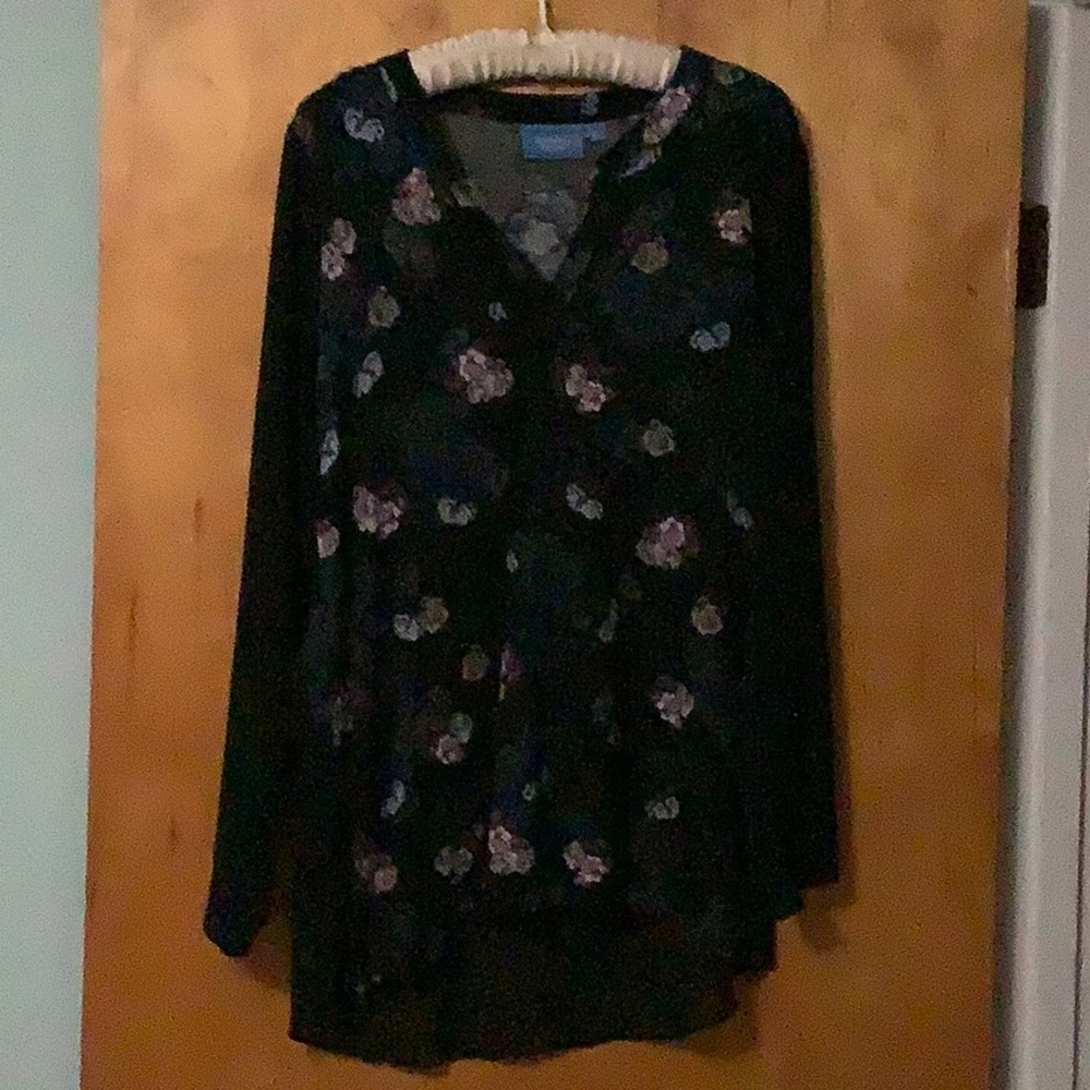Vera Wang lightweight blouse